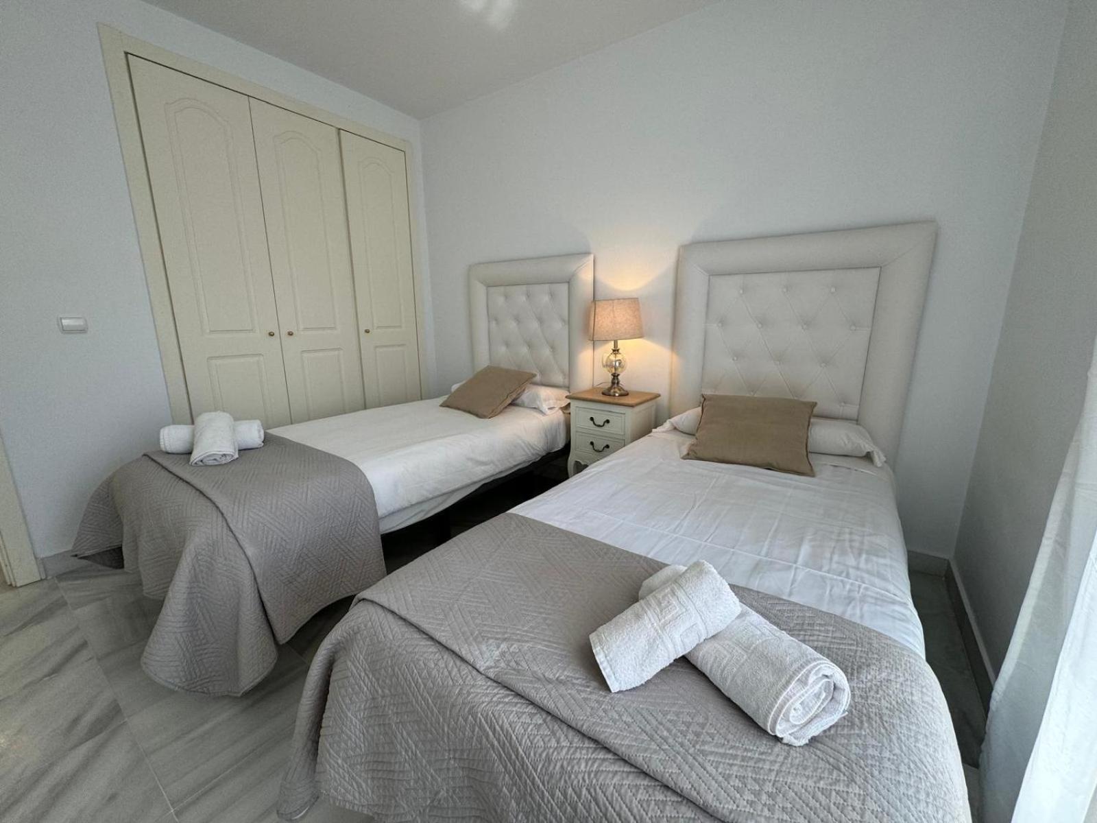 Apartamentos Naranjos Del Sol Marbella Exterior foto