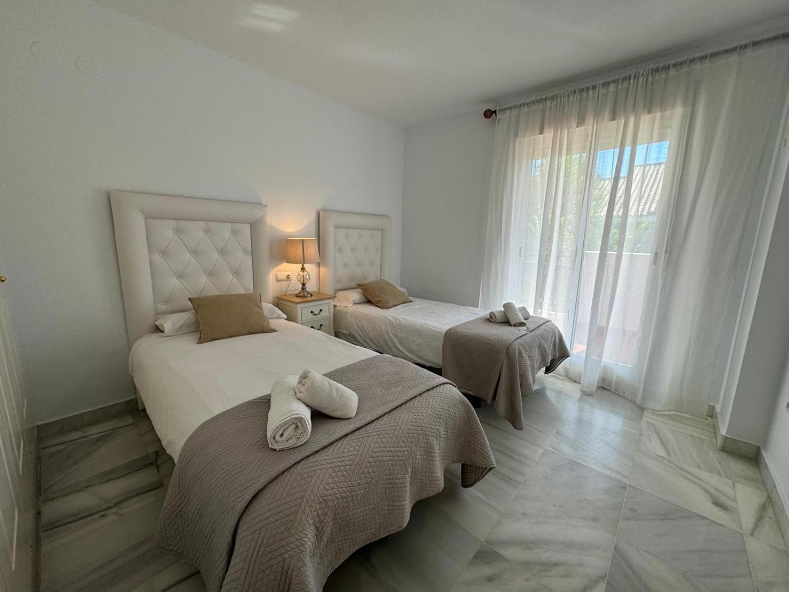 Apartamentos Naranjos Del Sol Marbella Exterior foto